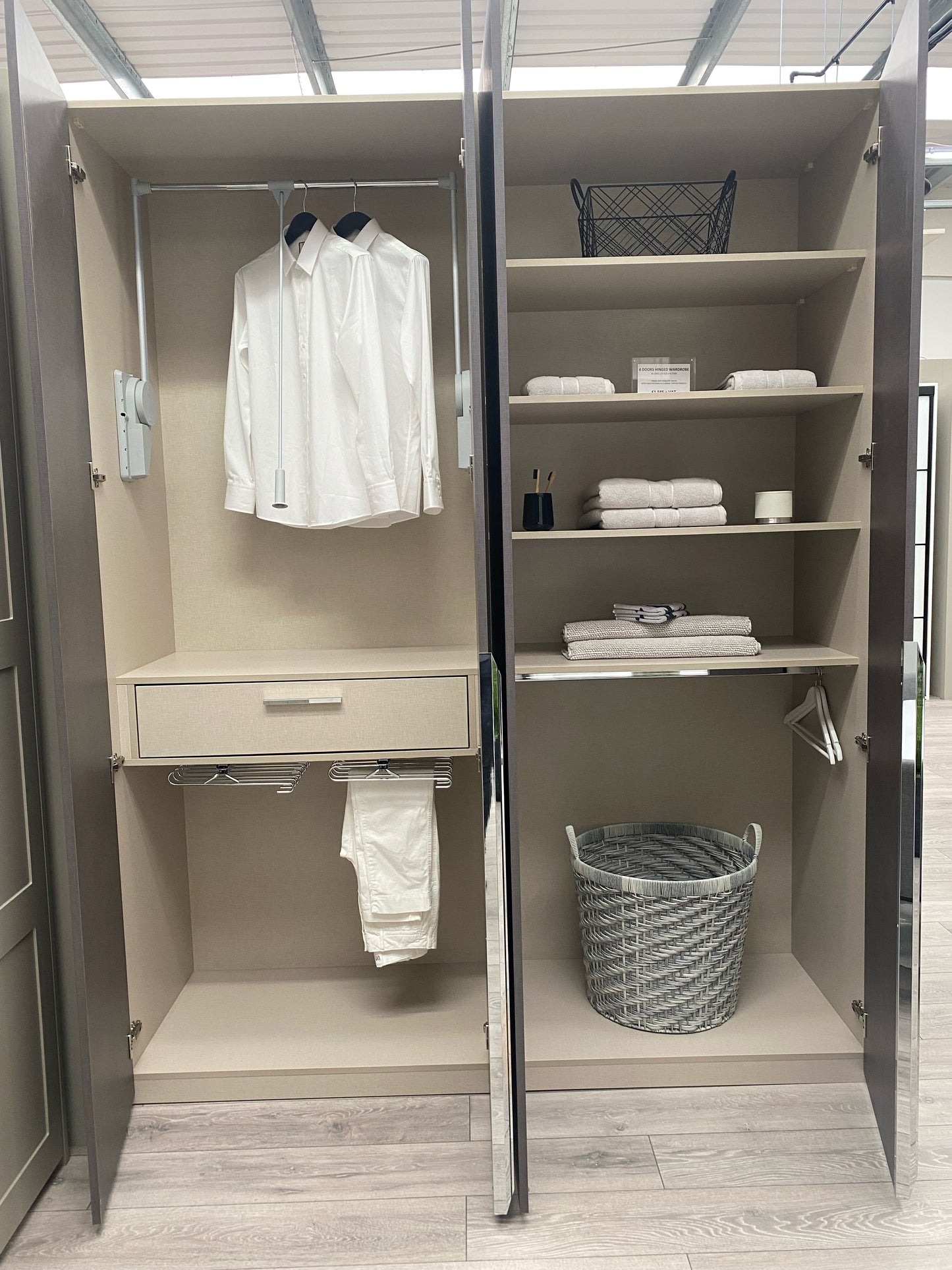 XYLO CLEAF Hinged Wardrobe with Venturi Handles